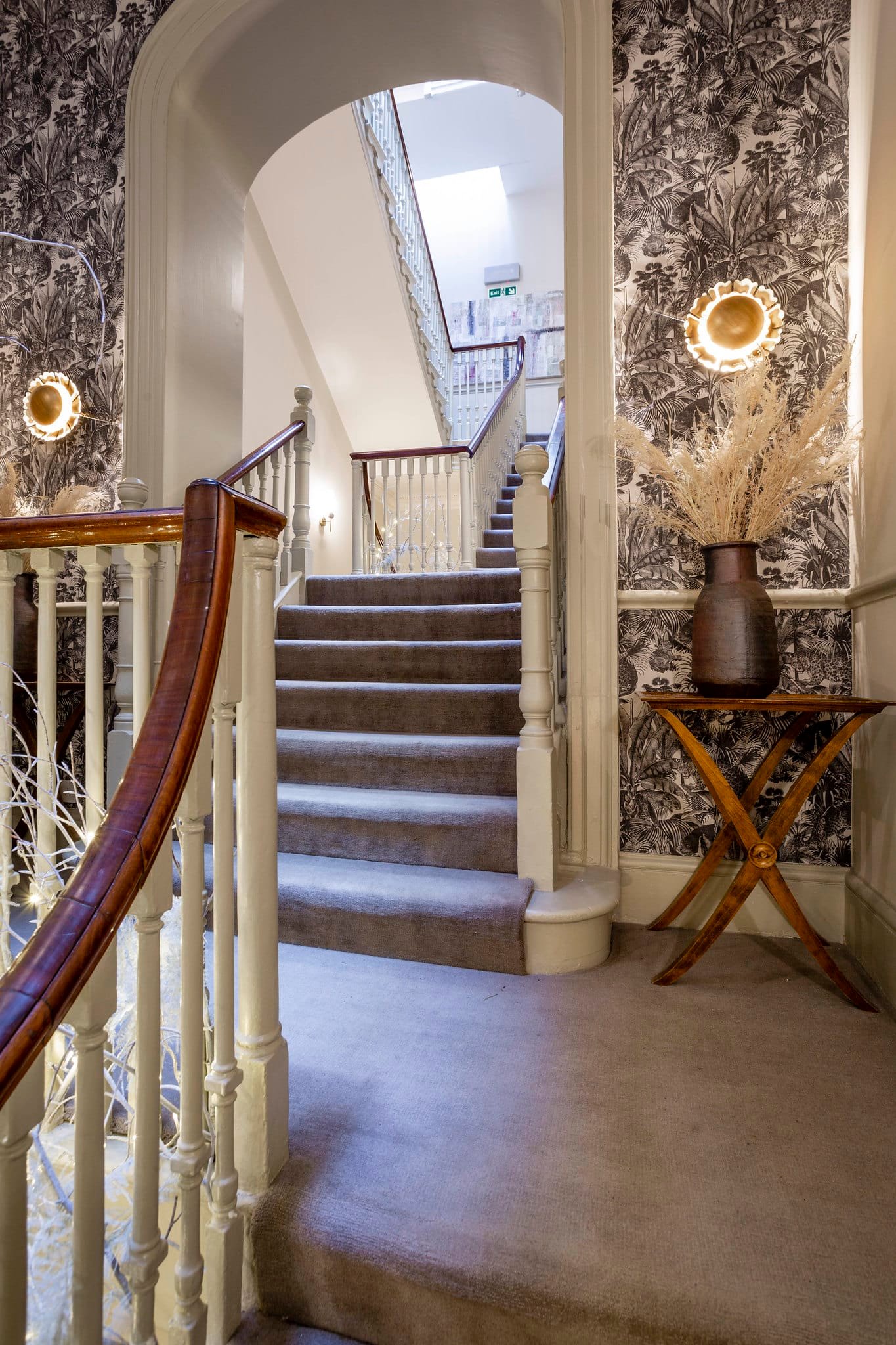 The Queensberry Hotel, vibe