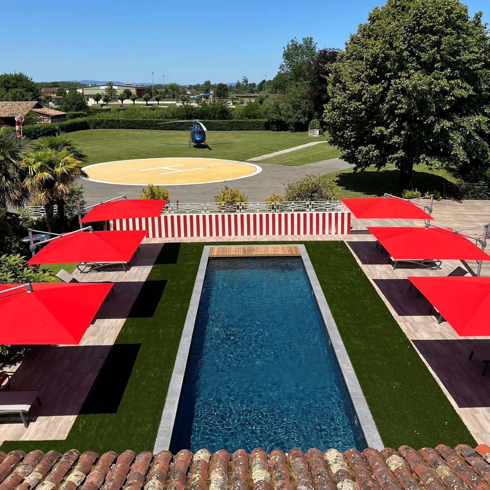 Hotel Georges Blanc · Relais & Châteaux 5 étoiles · Parc & Spa, the pool