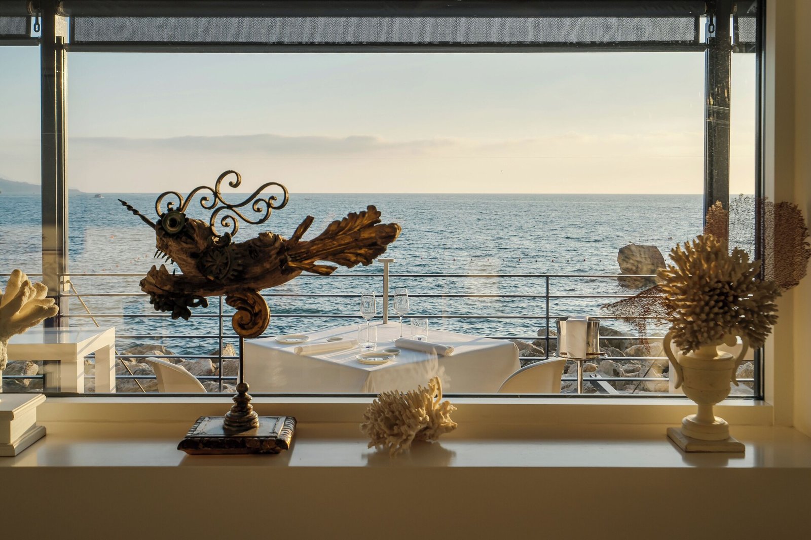 Capo la Gala, at the table