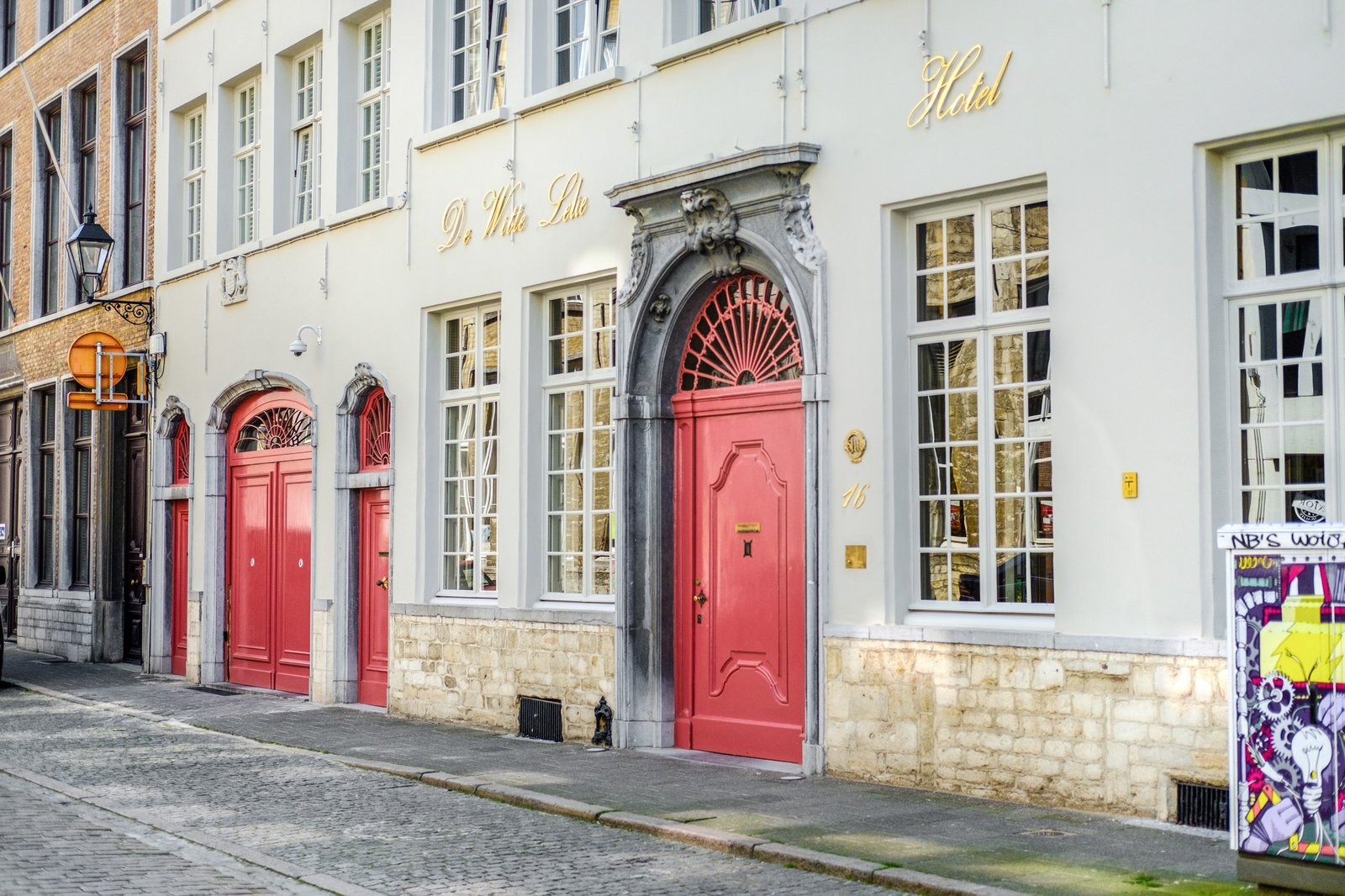 De Witte Lelie, backstory