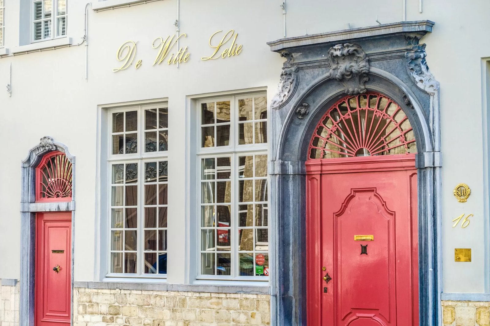 De Witte Lelie, backstory
