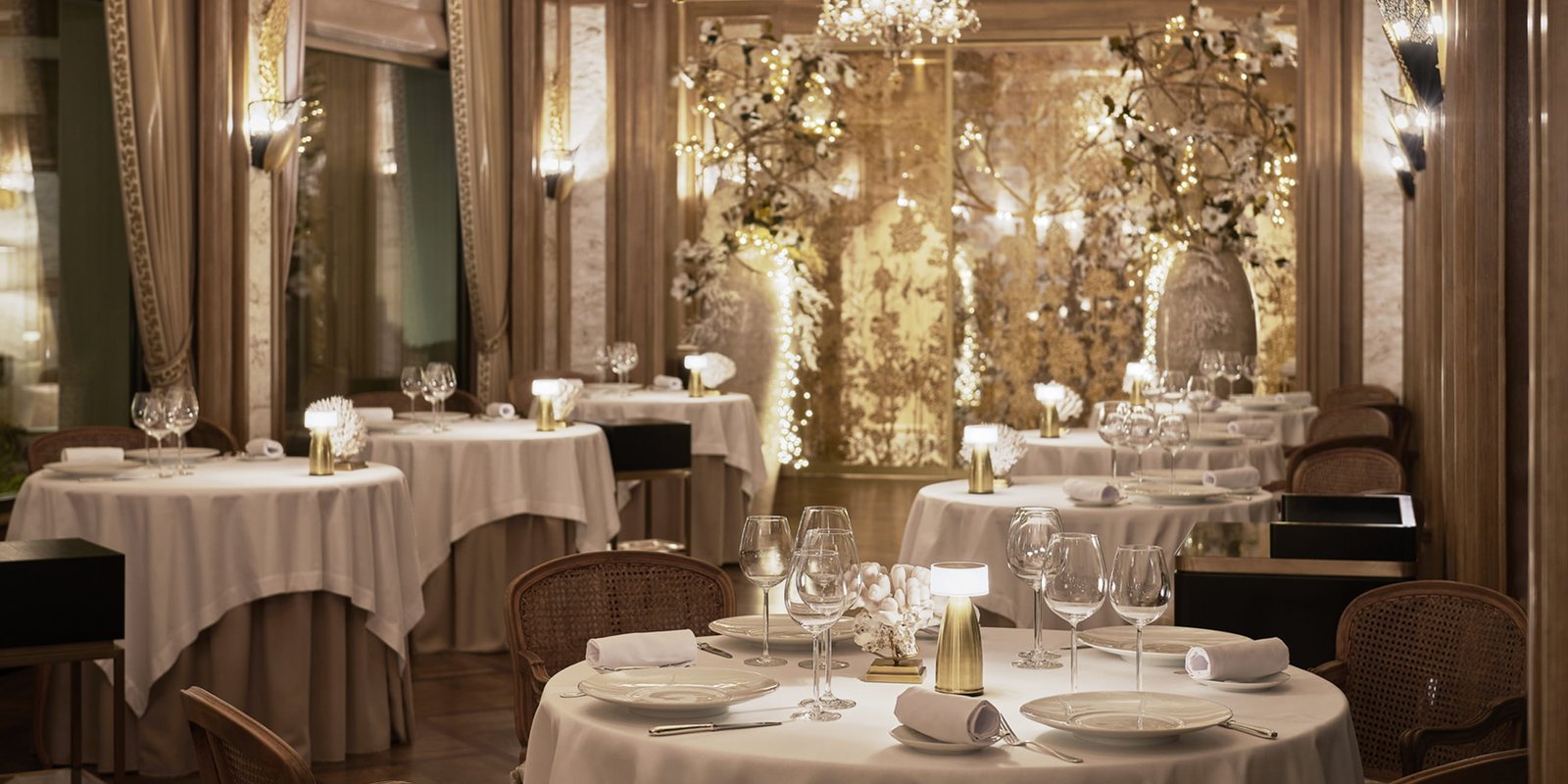 La Réserve de Beaulieu, at the table