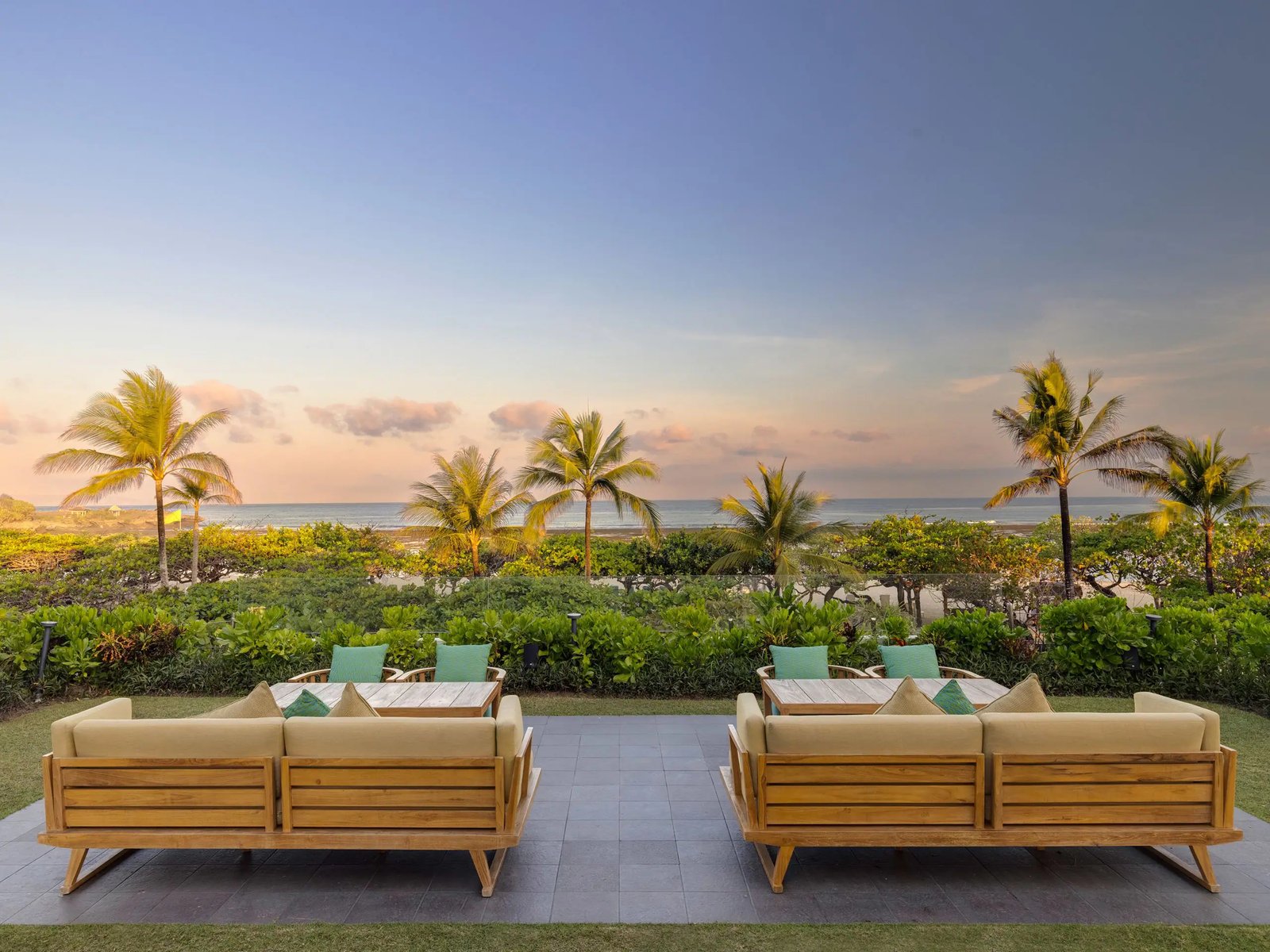 Grand Hyatt Bali, at the table