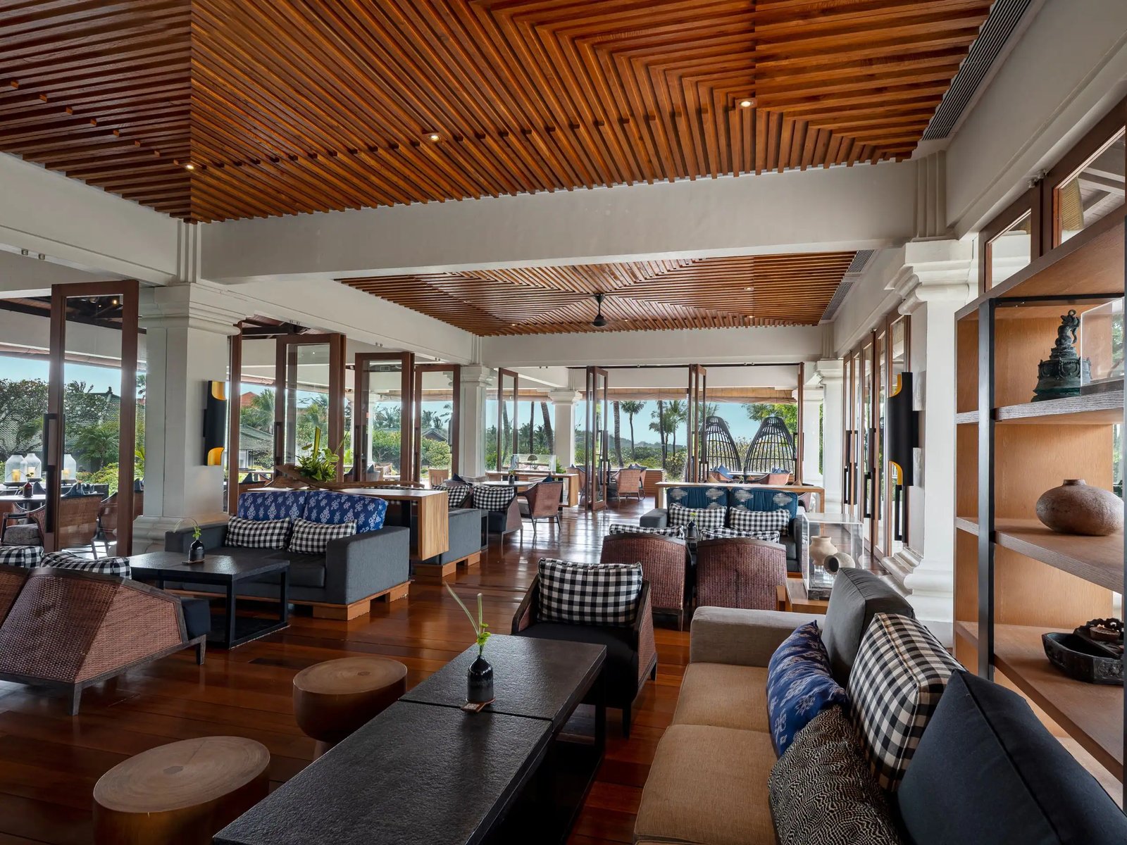 Grand Hyatt Bali, at the table