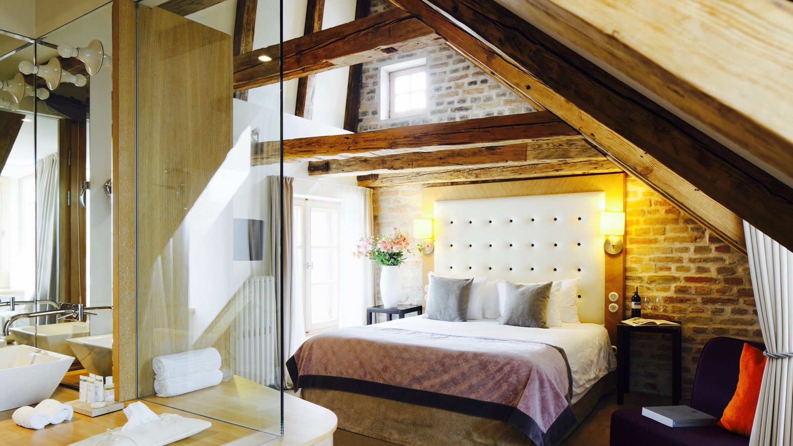 Dome Hotel, rooms