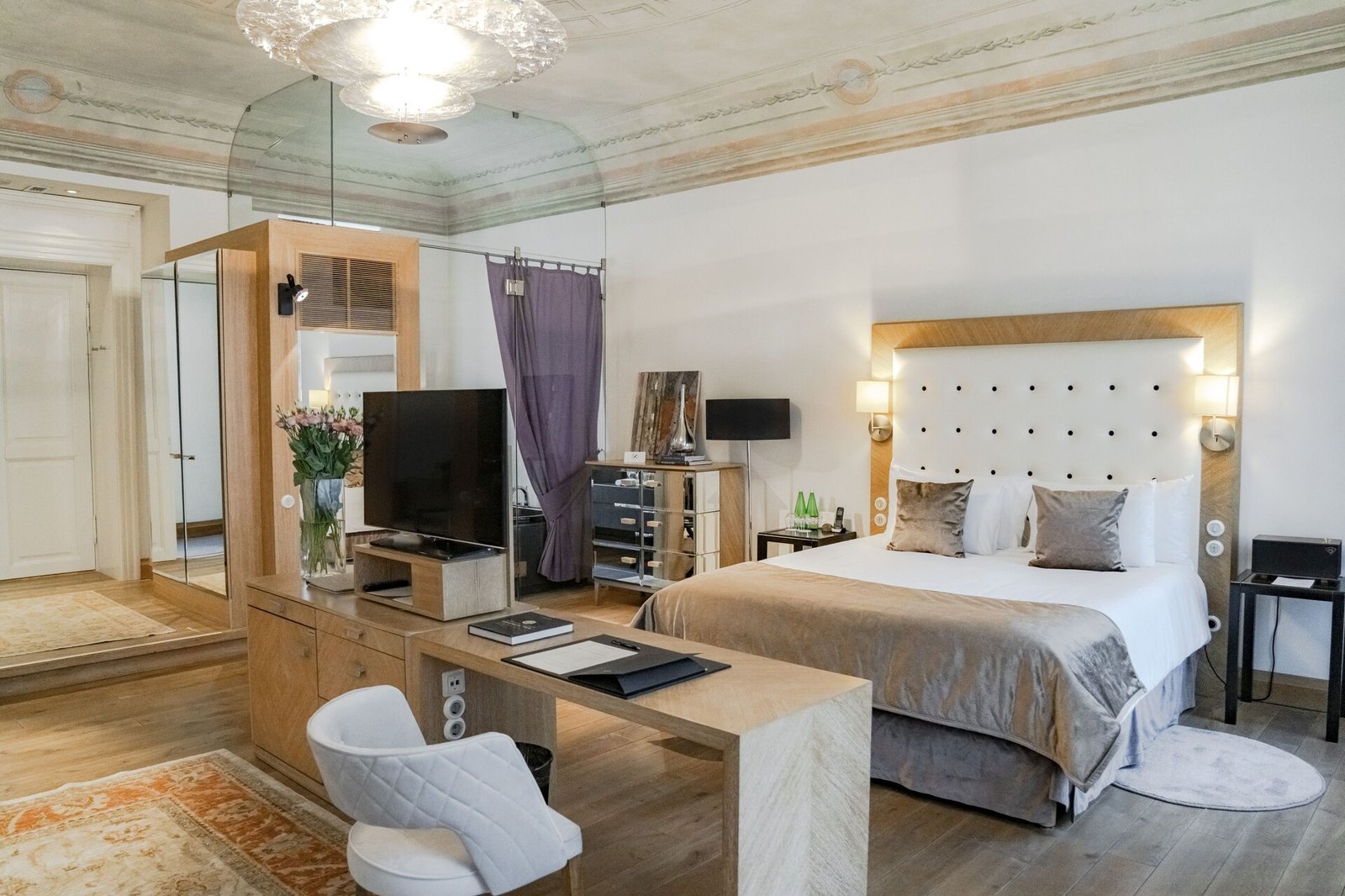 Dome Hotel, rooms
