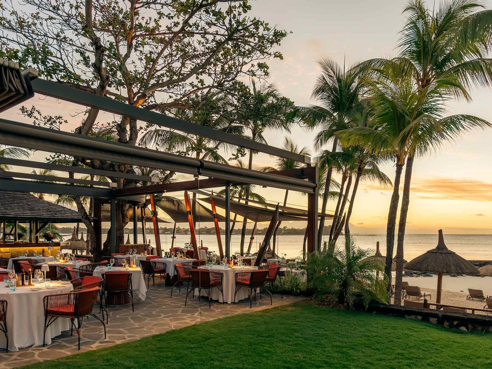 Royal Palm Beachcomber Luxury, at the table