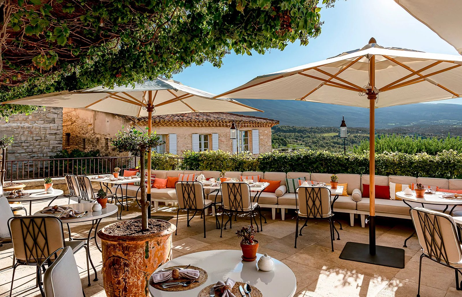 Hôtel Crillon le Brave - Provence, at the table