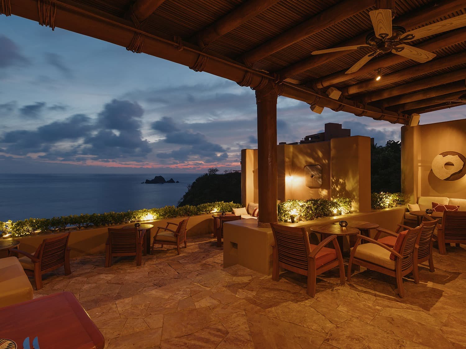 Cala de Mar Resort & Spa Ixtapa, the terrace bar