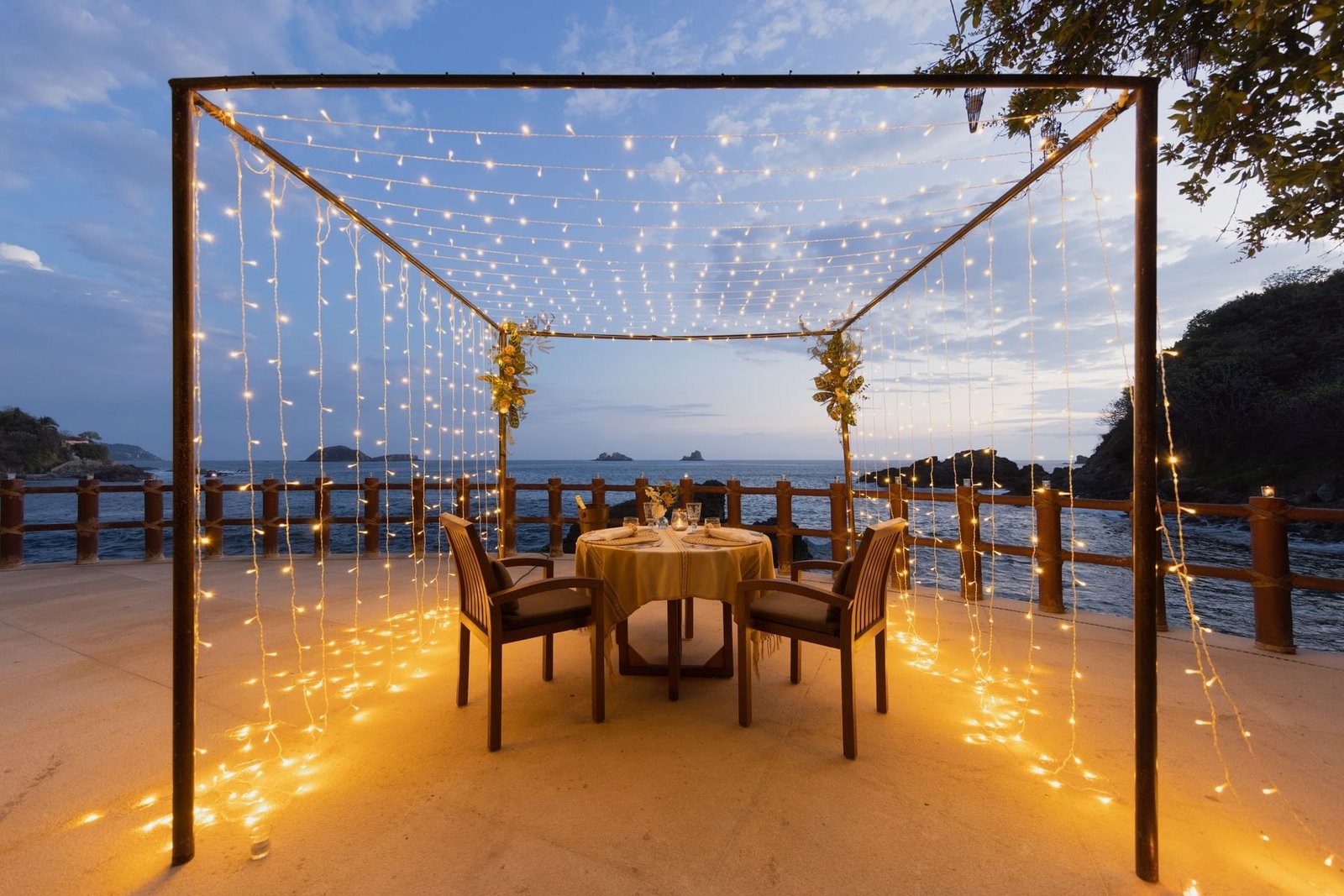 Cala de Mar Resort & Spa Ixtapa, at the table