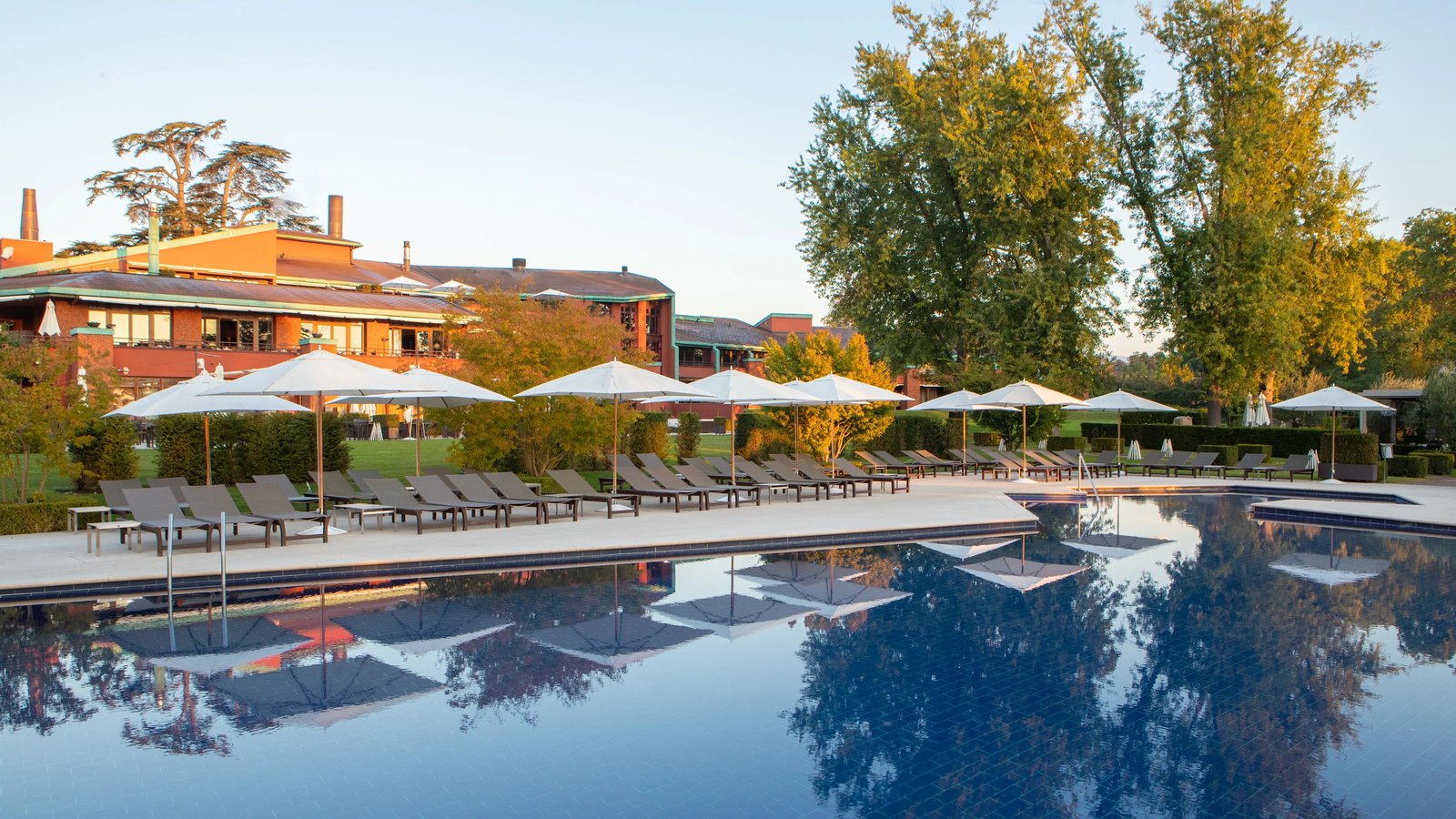 La Réserve Genève Hotel and Spa, backstory