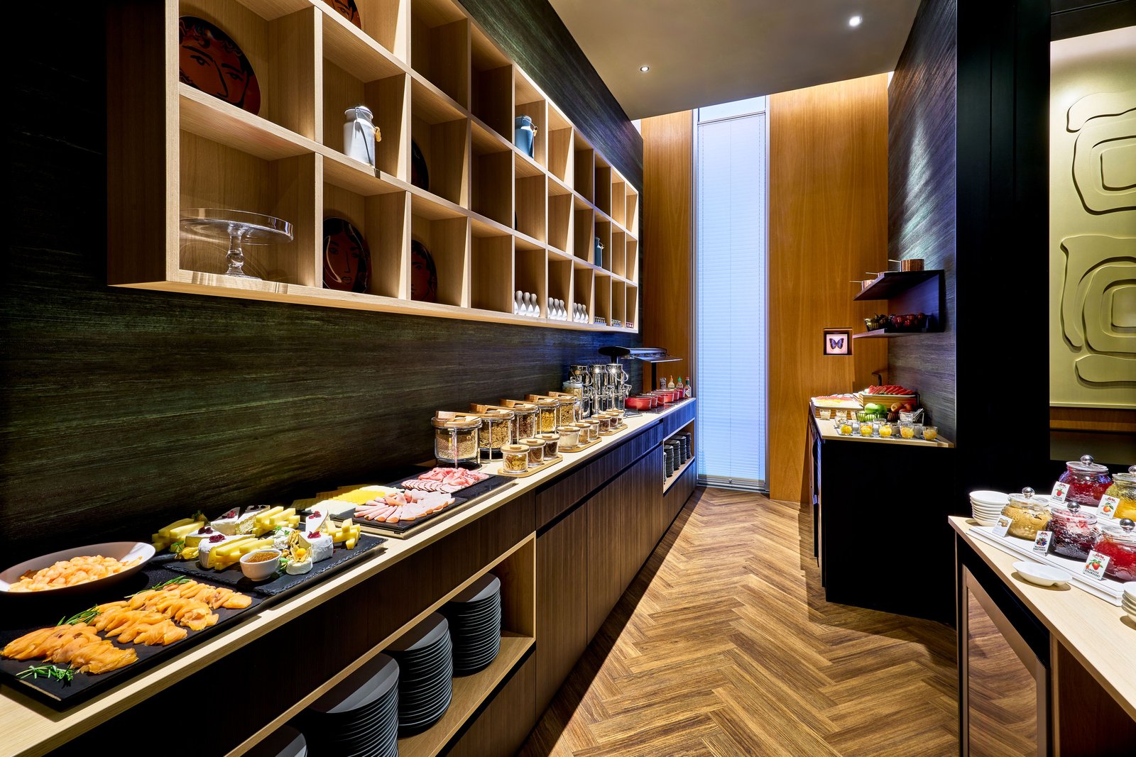 JW Marriott Hotel Frankfurt, at the table