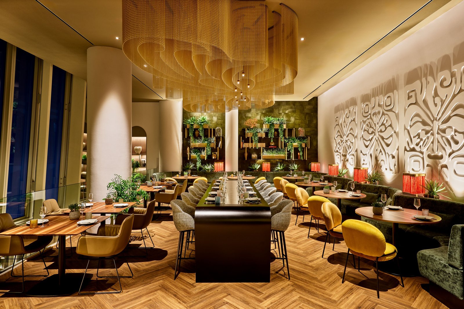 JW Marriott Hotel Frankfurt, at the table