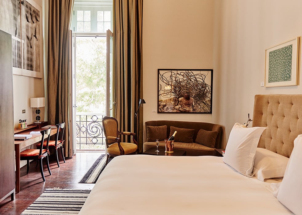 Hotel B, rooms