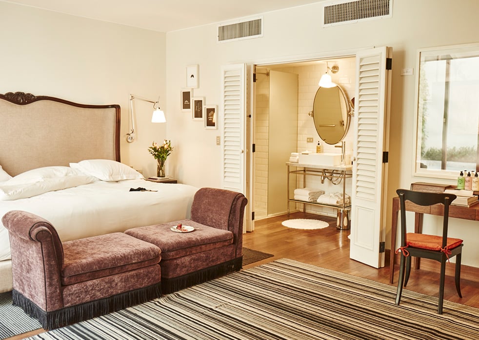 Hotel B, rooms