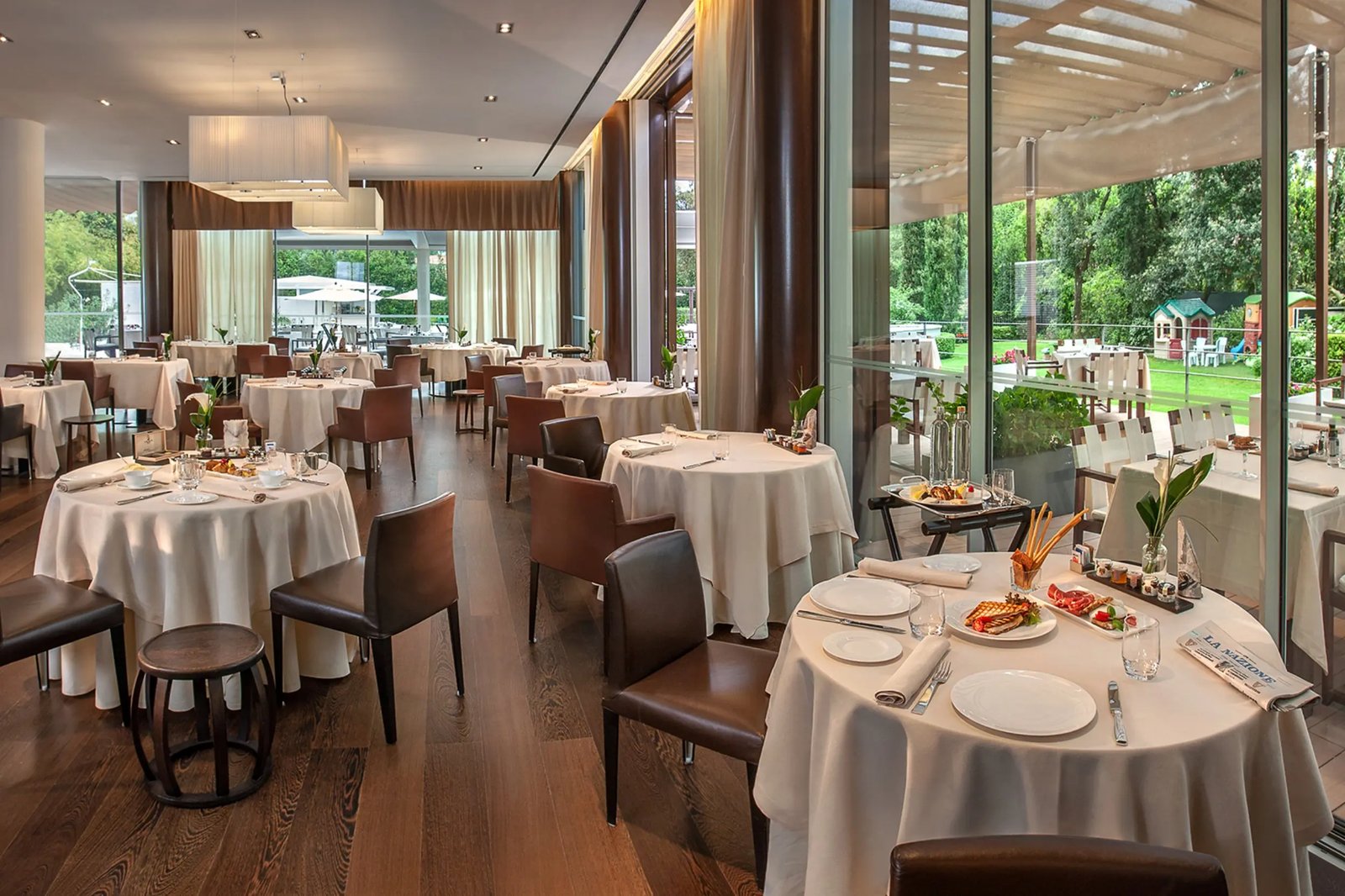 Hotel Principe, at the table