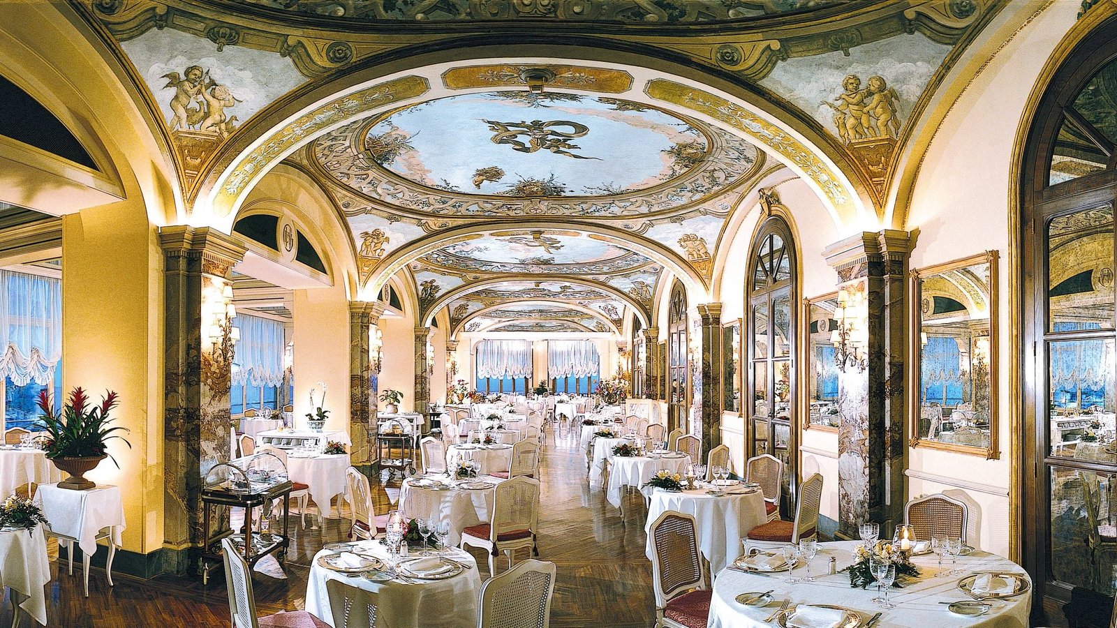 Grand Hotel Excelsior Vittoria, at the table