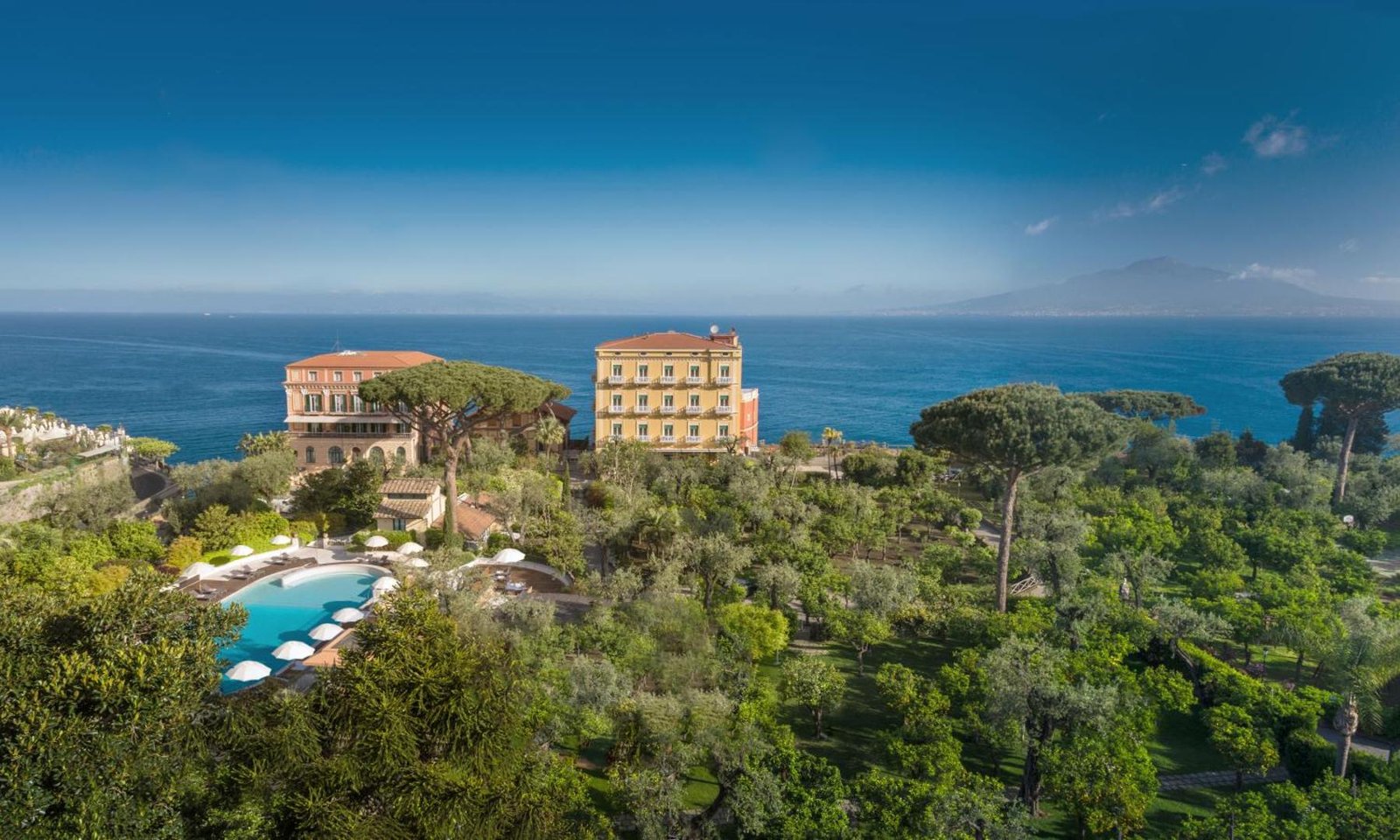 Grand Hotel Excelsior Vittoria, how it began