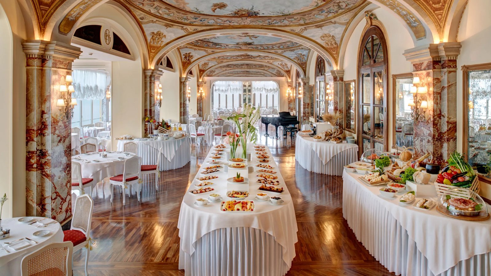 Grand Hotel Excelsior Vittoria, at the table