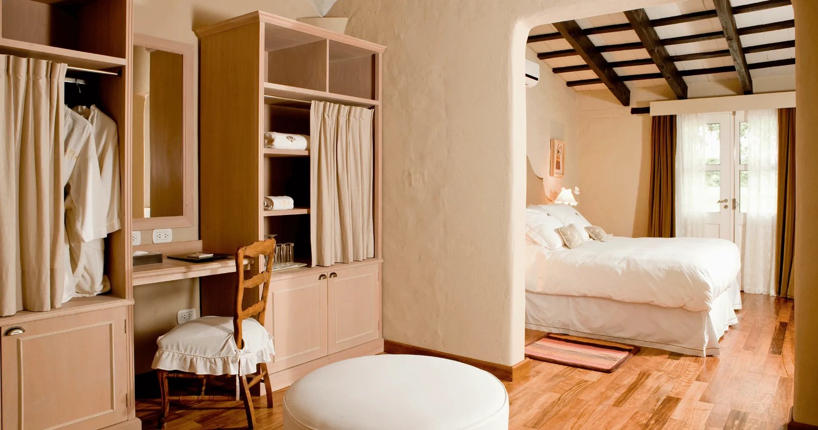 House of Jasmines, rooms