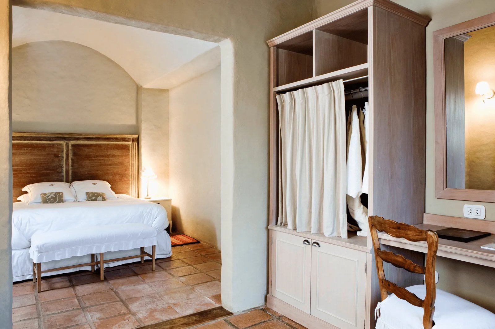 House of Jasmines, rooms