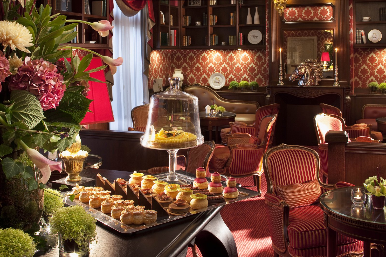 Auberge du Jeu de Paume, at the table