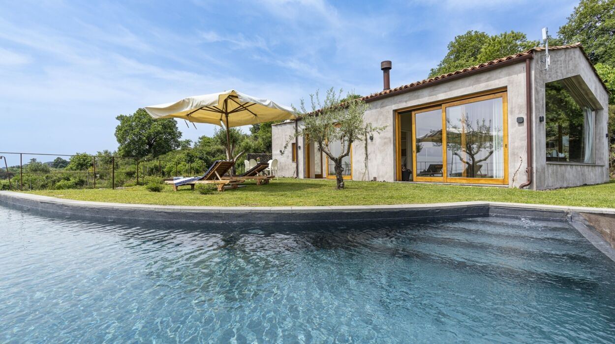 Monaci delle Terre Nere, the pool