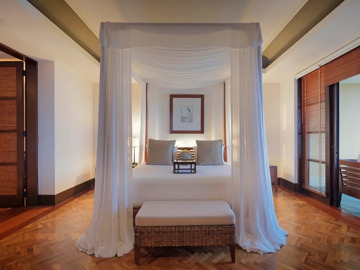 The Legian Seminyak — vibe