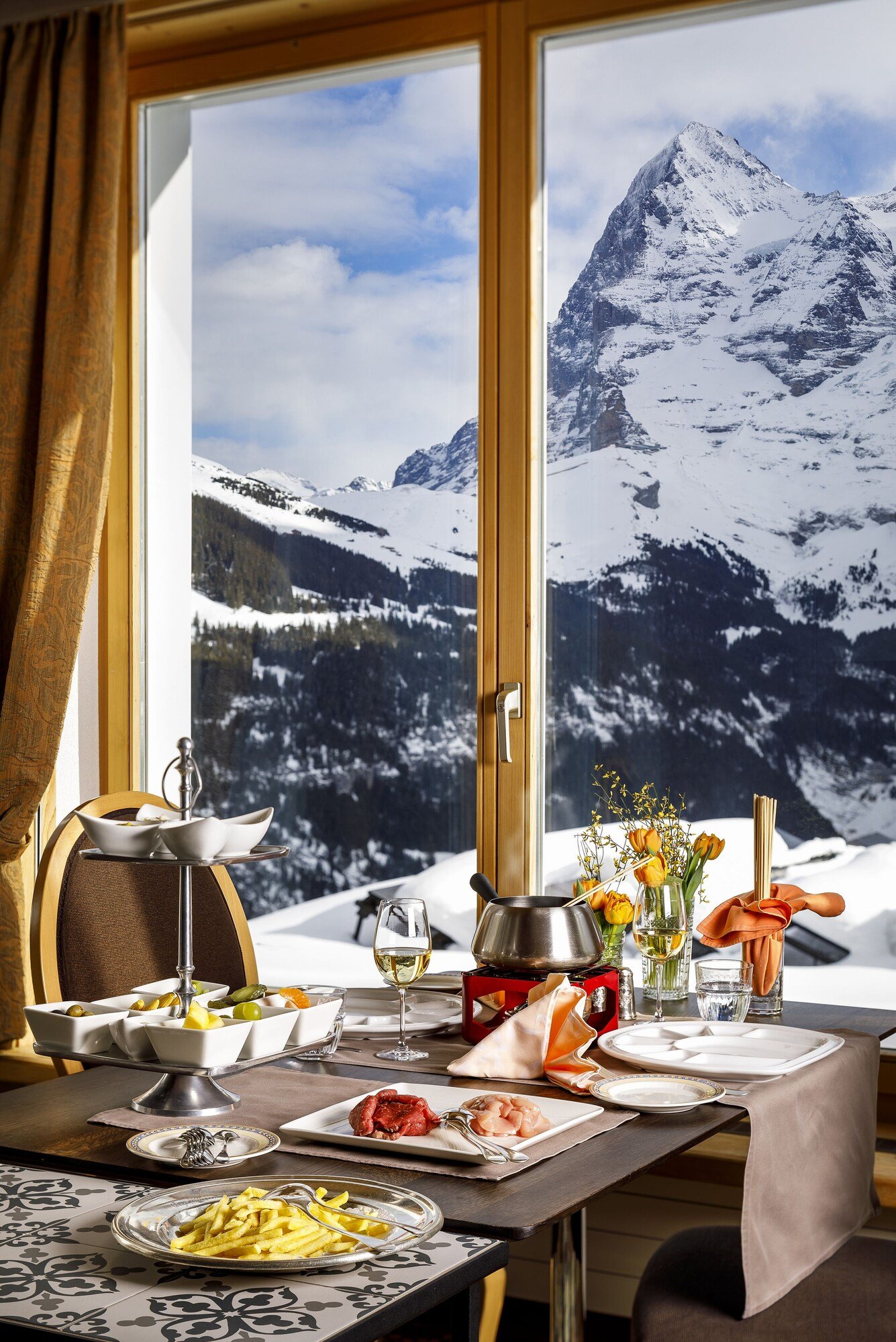 Hotel Eiger Muerren, panorama restaurant & sun terrace