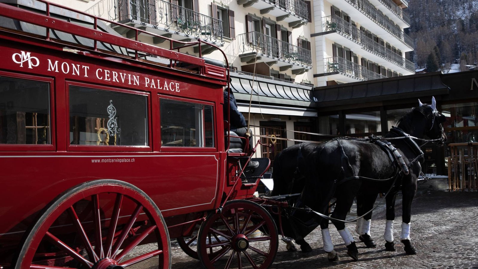 Mont Cervin Palace, backstory