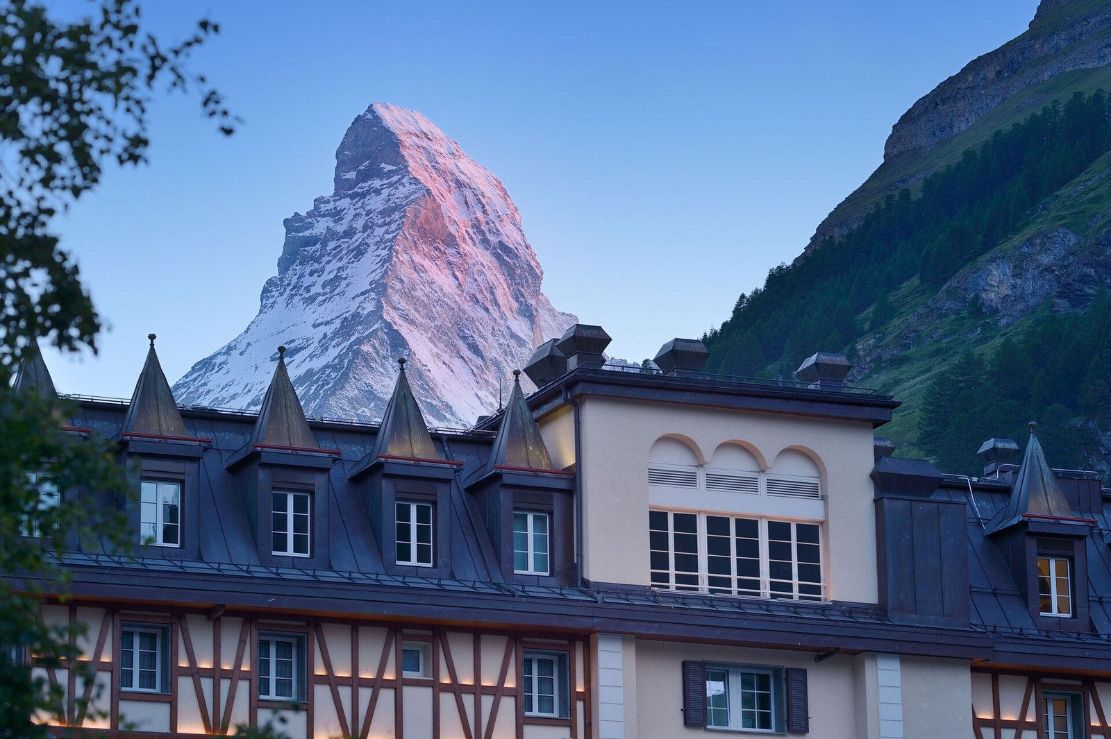 Mont Cervin Palace, backstory