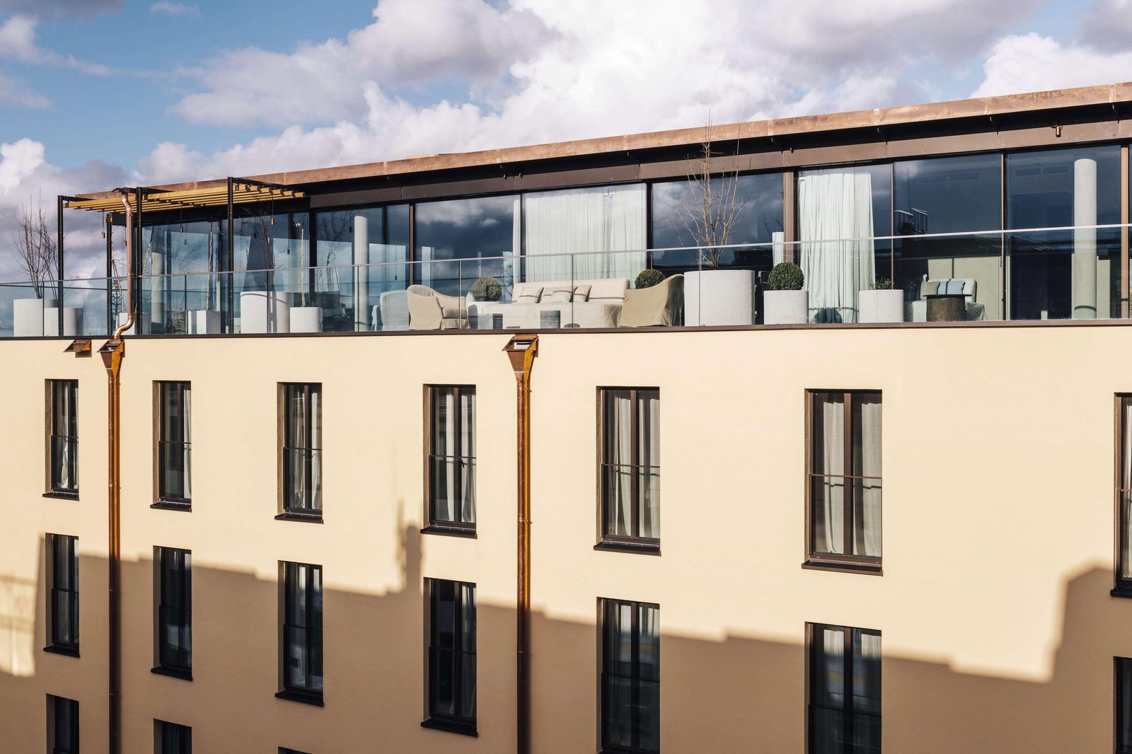 Hotel Bayerischer Hof, backstory