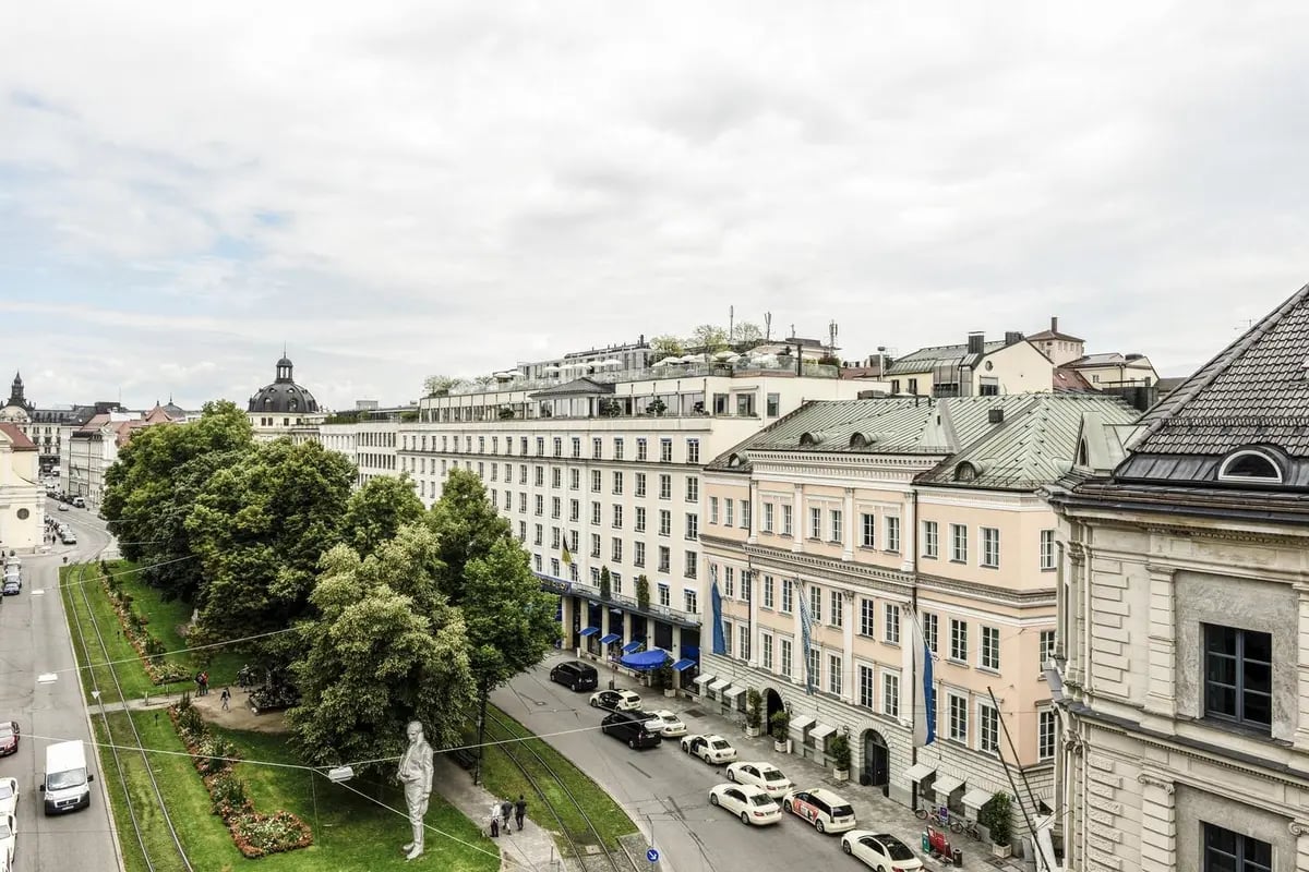 Hotel Bayerischer Hof, backstory