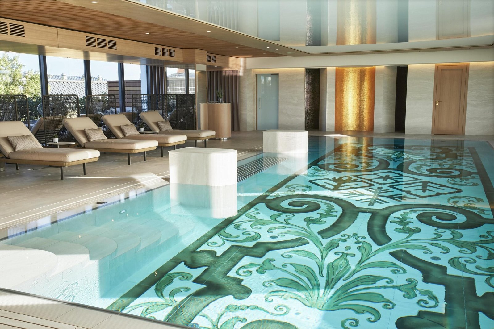 Hotel Vier Jahreszeiten Kempinski München, the pool