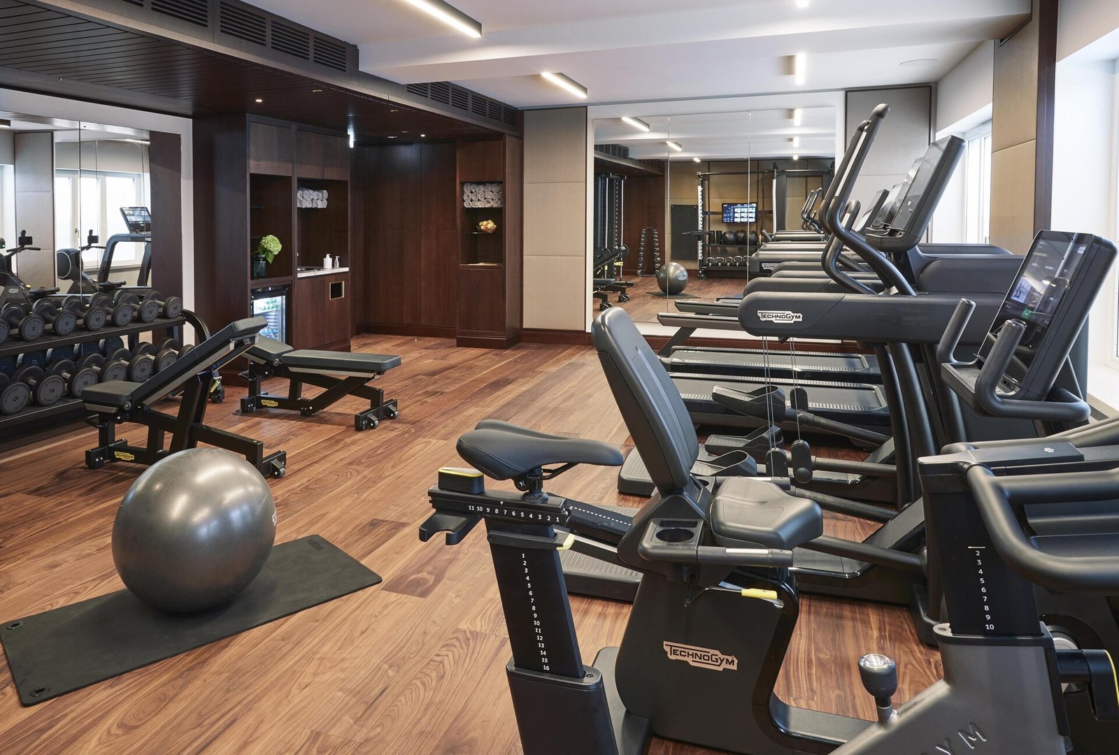 Hotel Vier Jahreszeiten Kempinski München, the sauna and gym