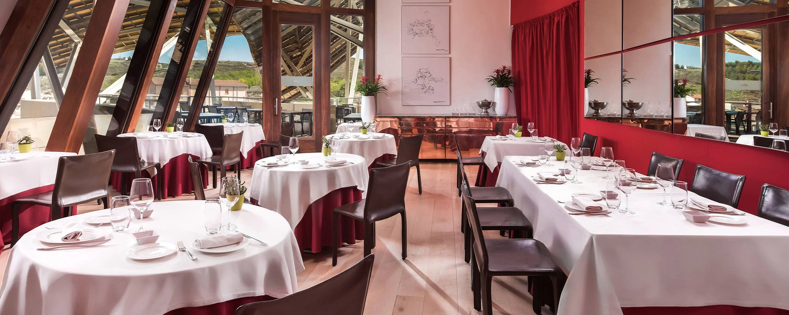 Hotel Marqués de Riscal, a Luxury Collection Hotel, Elciego, at the table