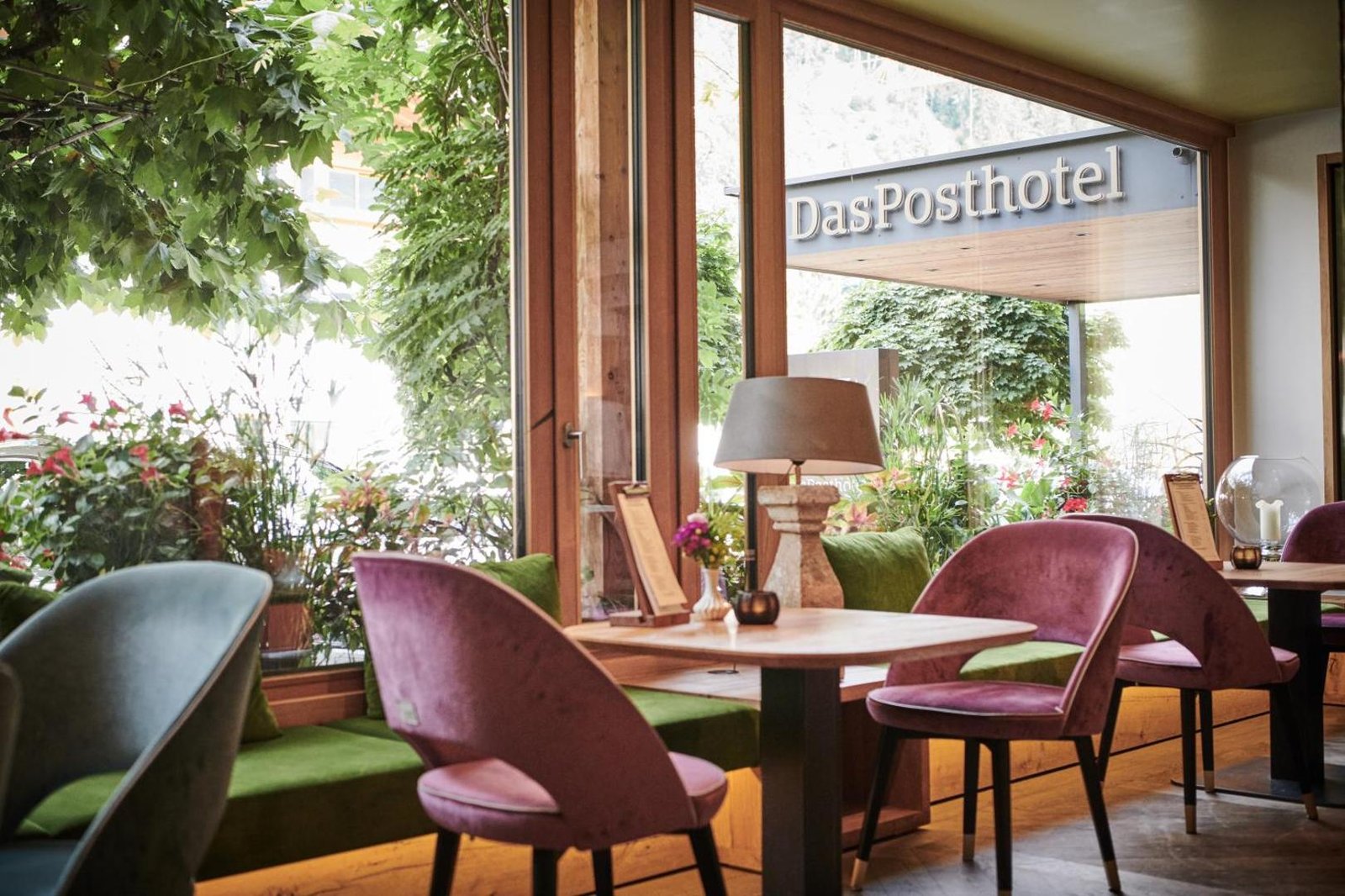 DasPosthotel, at the table