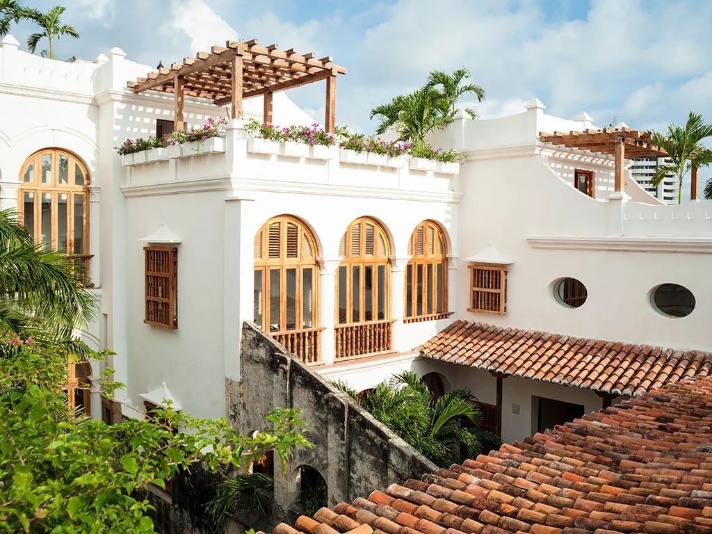 Casa San Agustín, backstory