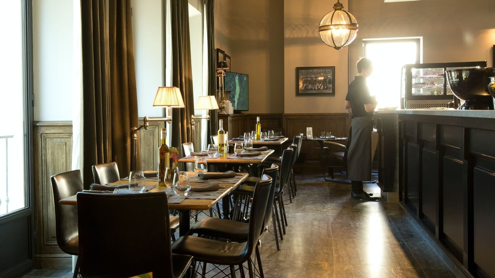 Domaine de Manville, at the table