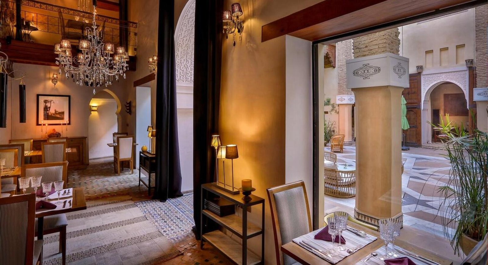 Karawan Riad, karawan restaurant