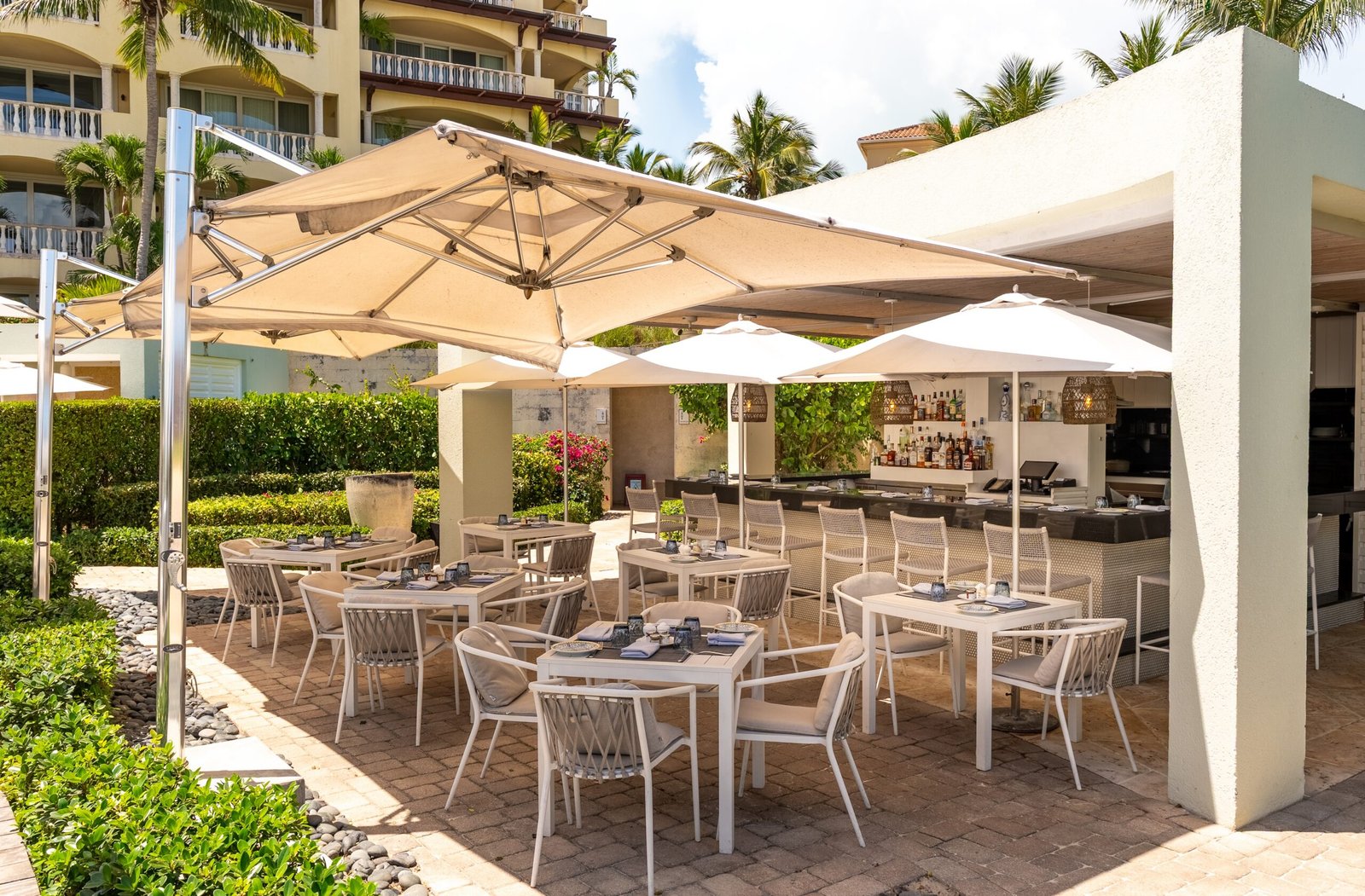 Grace Bay Club, eat & drink