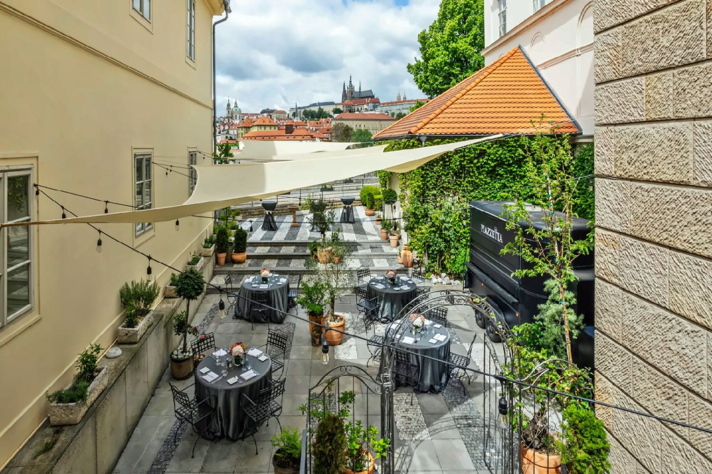 Four Seasons Hotel Prague, eat & drink