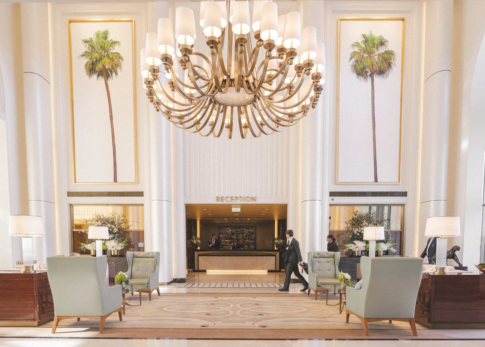 Waldorf Astoria Beverly Hills — vibe