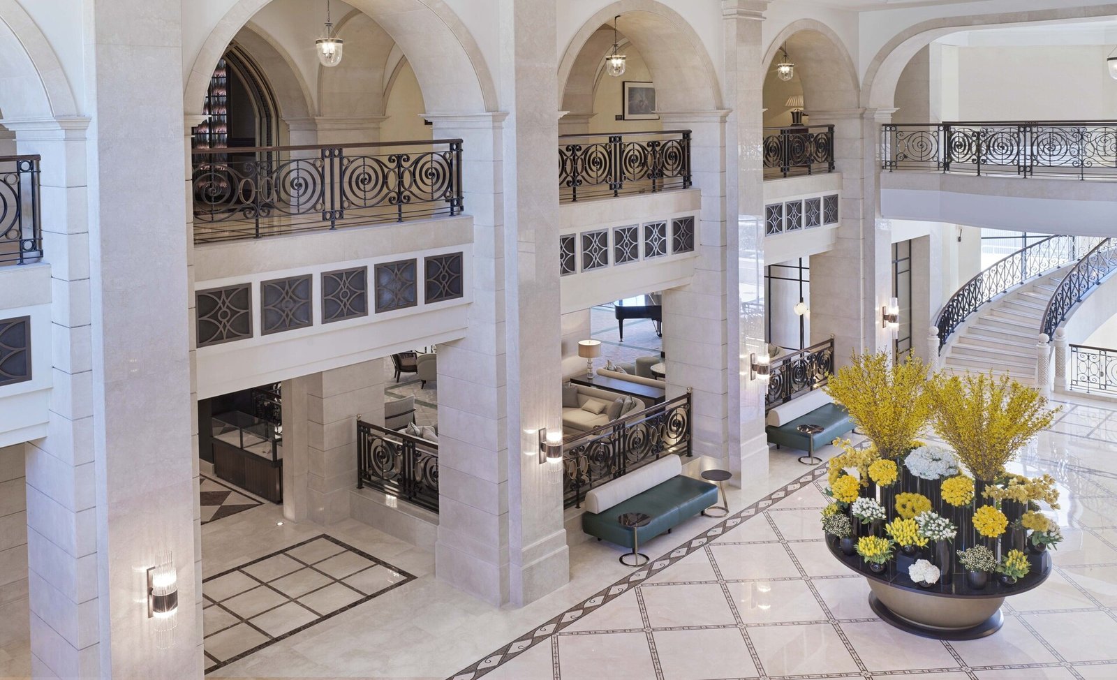 Four Seasons Hotel Amman, vibe