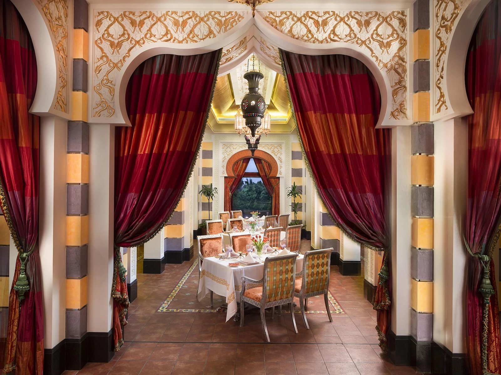 Waldorf Astoria Jeddah - Qasr Al Sharq, at the table