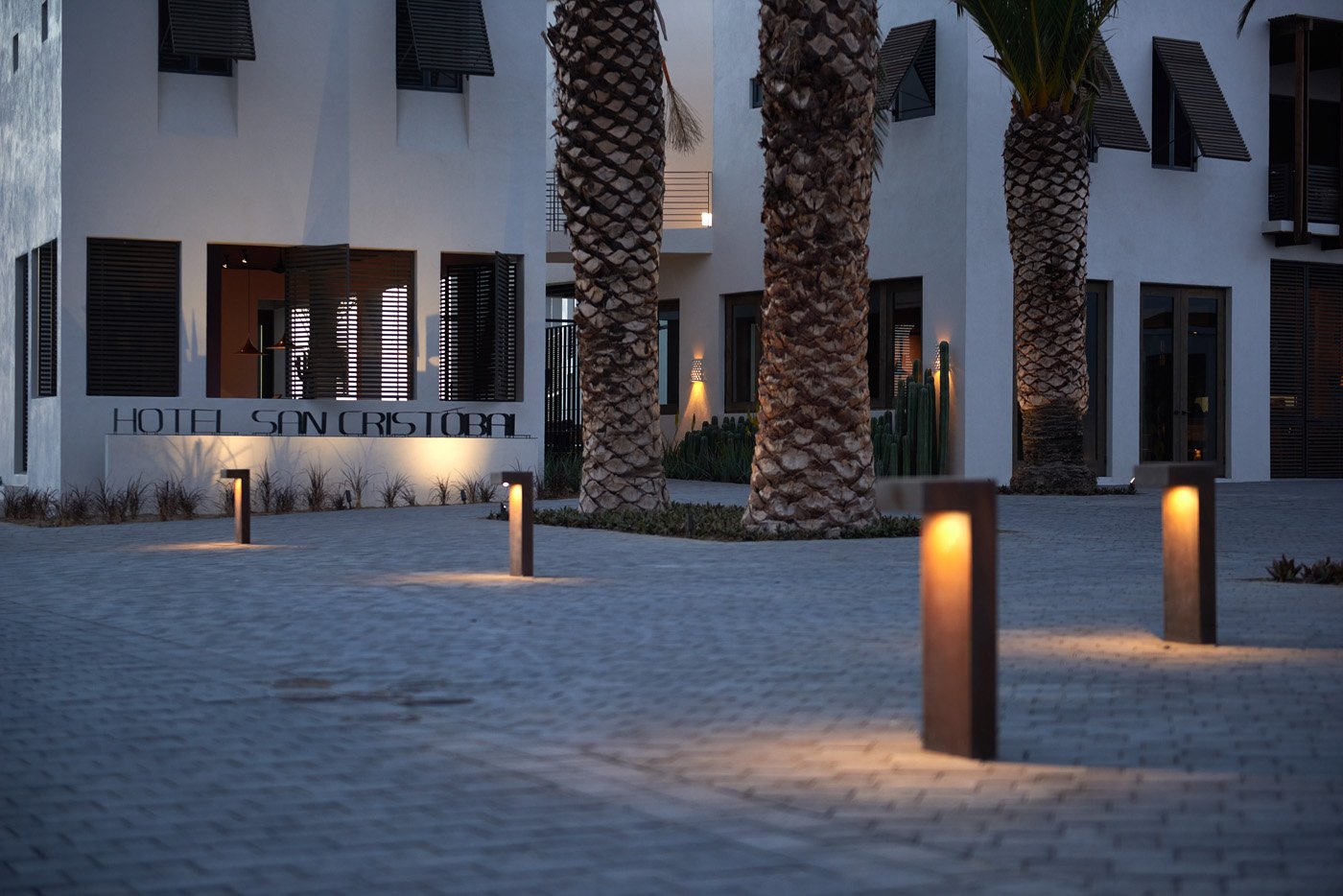 Hotel San Cristóbal, backstory