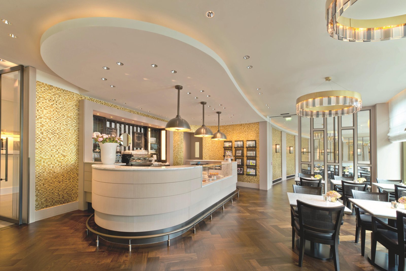 The Ritz-Carlton, Wolfsburg, at the table