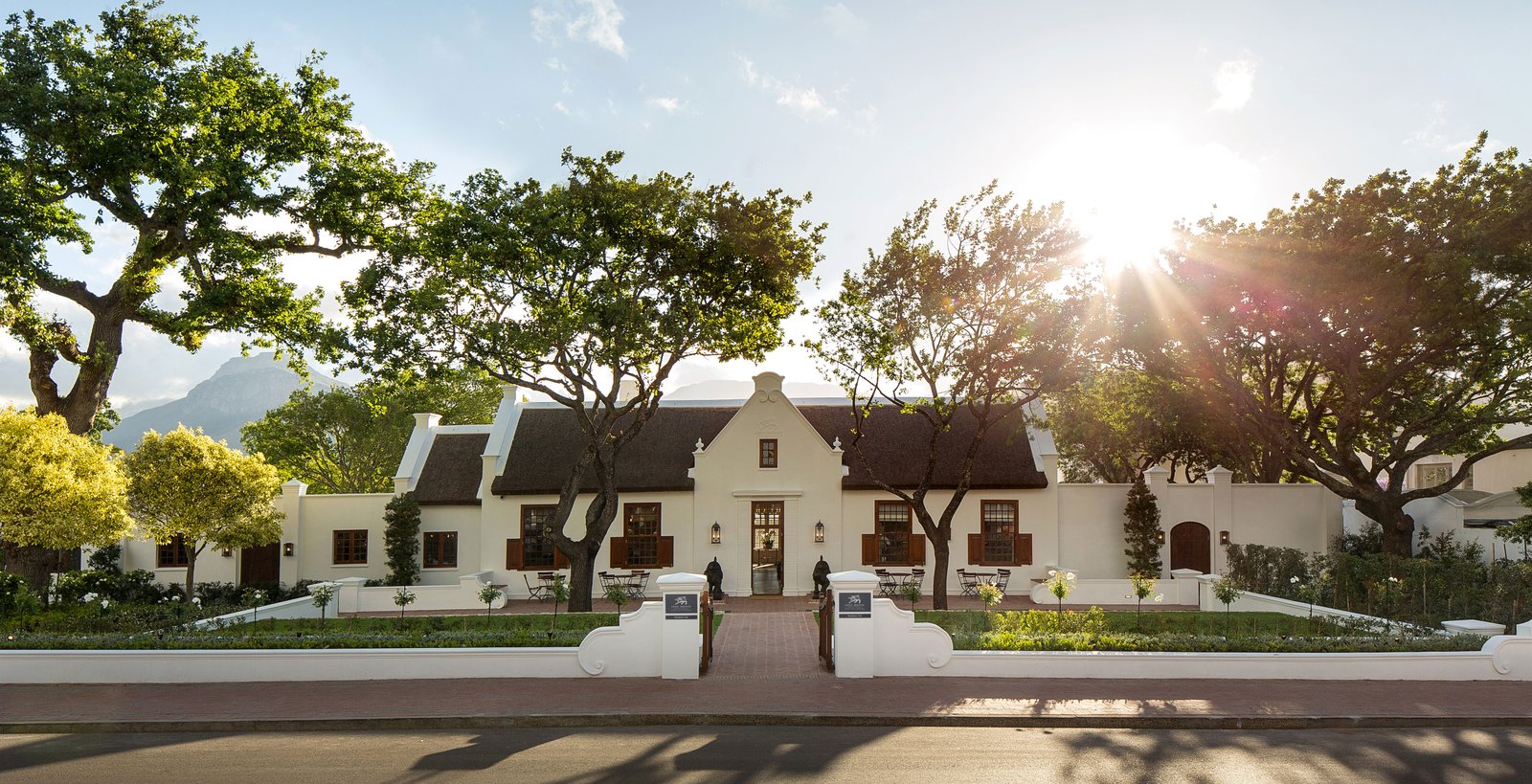 Leeu House