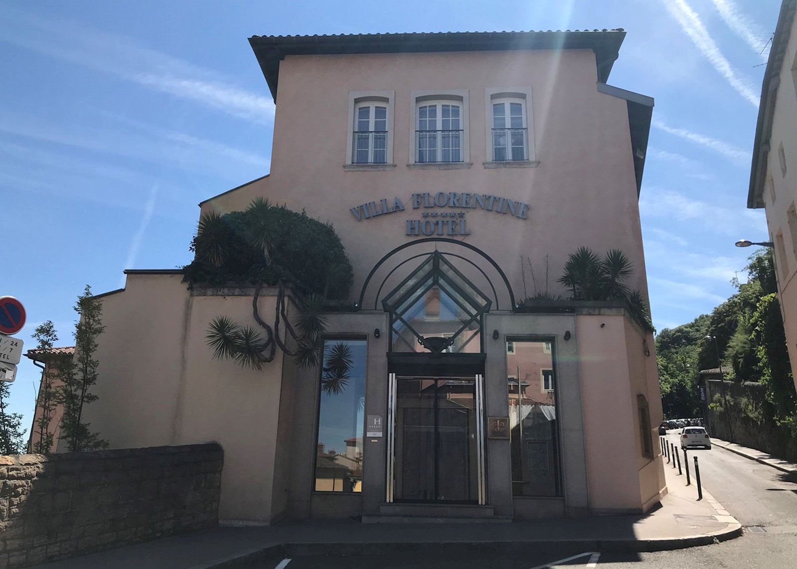 Villa Florentine, backstory