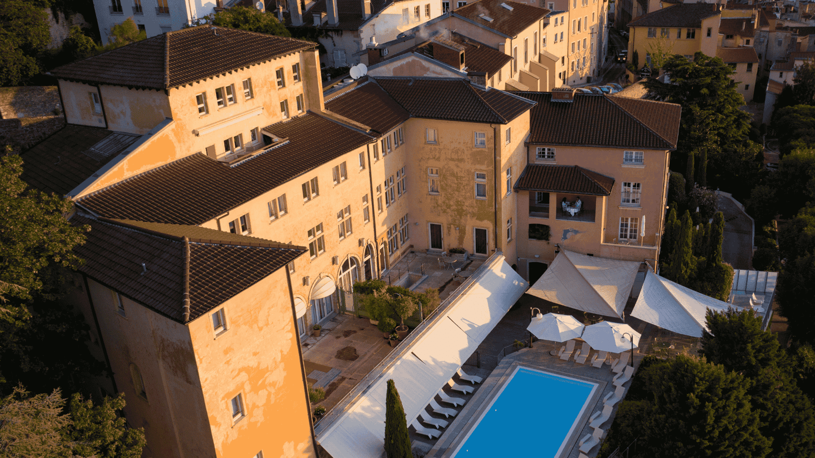Villa Florentine, backstory